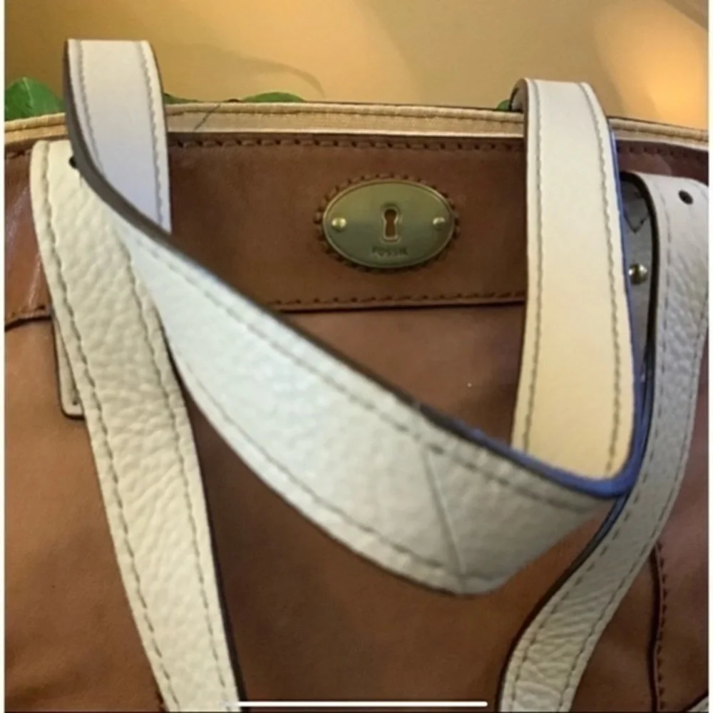 Fossil tan -/cream color block shoulder bag
